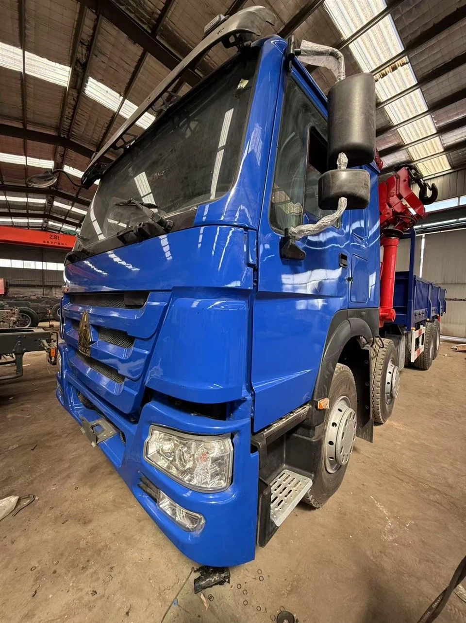 HOWO 371 Truck-Mounted Crane